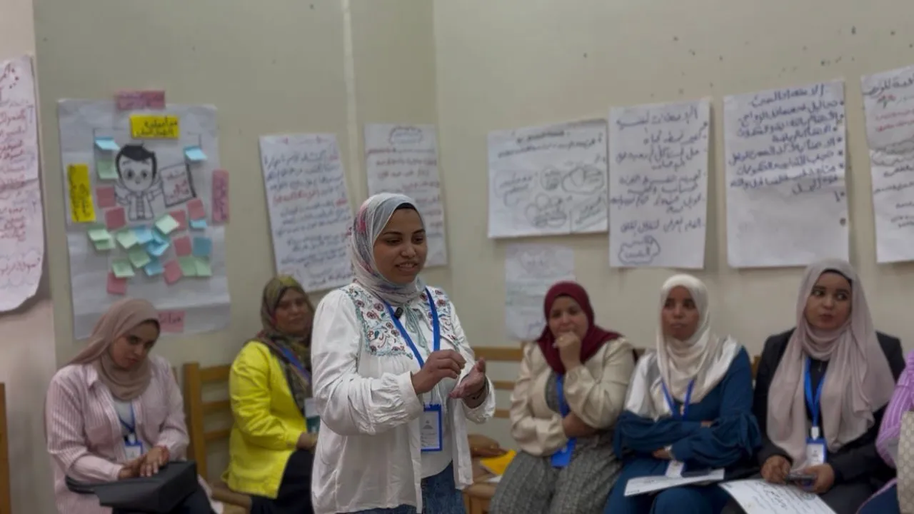 تدريب الرائدات الاجتماعيات بصعيد مصر لتعزيز التربية الإيجابية
